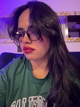 Snapshot of andra_rose chatting on 12, 1, 2025 andra rose online show from 12, 1, 2025