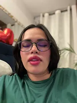 Snapshot of andra_rose chatting on 5, 2, 2025 andra rose online show from 5, 2, 2025