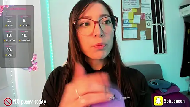 Snapshot of Spit_queen chatting on 6, 7, 2026 Spit queen online show from 6, 7, 2026