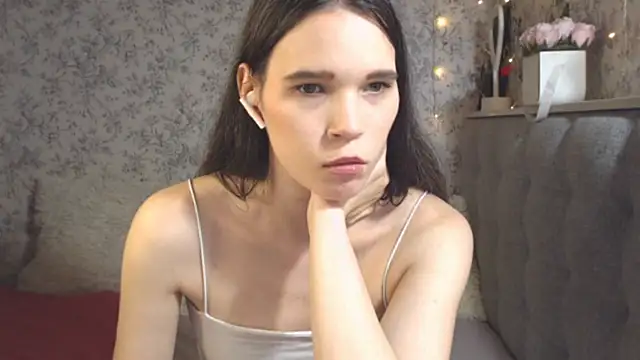 Snapshot of Nicole-Petite chatting on 6, 12, 2024 Nicole-Petite online show from 6, 12, 2024