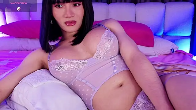Snapshot of sweetieluna01 chatting on 1, 2, 2026 sweetieluna01 online show from 1, 2, 2026