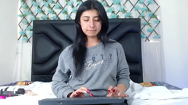 EmmaWilliamss online show from 9, 11, 2025