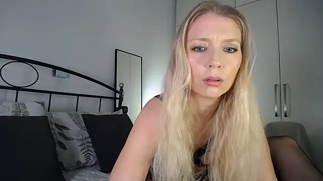 Snapshot of Miki87 chatting on 8, 6, 2026 Miki87 online show from 8, 6, 2026