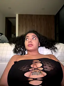 Mariecurl online show from 6, 12, 2024