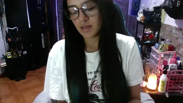 Snapshot of AngelaQueen_ chatting on 12, 3, 2026 AngelaQueen online show from 12, 3, 2026