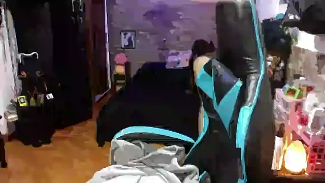 Snapshot of AngelaQueen_ chatting on 5, 4, 2026 AngelaQueen online show from 5, 4, 2026