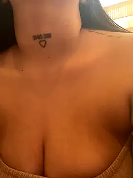 Snapshot of LunaBaker-1 chatting on 3, 10, 2025 LunaBaker-1 online show from 3, 10, 2025