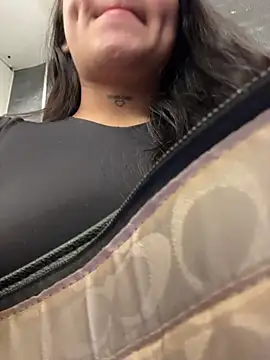 Snapshot of LunaBaker-1 chatting on 22, 11, 2025 LunaBaker-1 online show from 22, 11, 2025