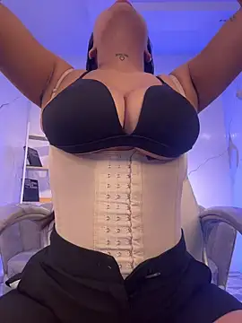 Snapshot of LunaBaker-1 chatting on 23, 11, 2025 LunaBaker-1 online show from 23, 11, 2025