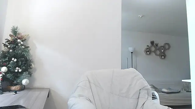 Snapshot of MIYESSI chatting on 5, 2, 2026 MIYESSI online show from 5, 2, 2026