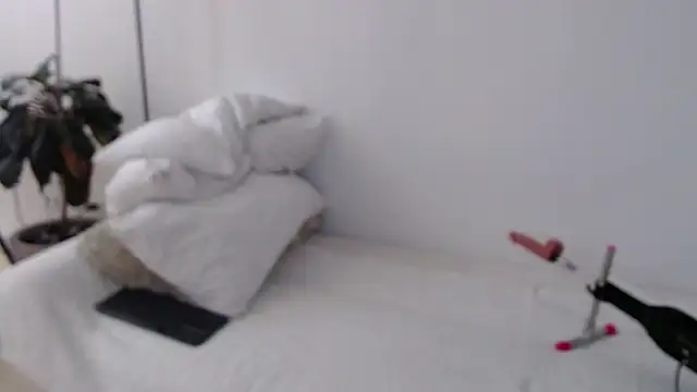 MIYESSI online show from 12, 4, 2026