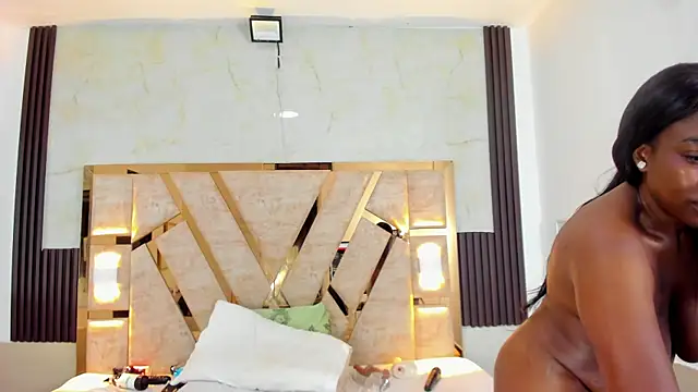 Athenea Mills online show from 24, 1, 2025