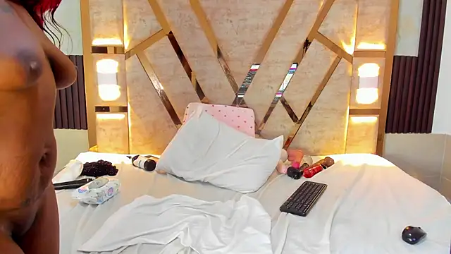 Athenea Mills online show from 18, 3, 2025