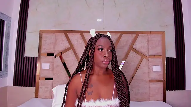 Athenea Mills online show from 18, 9, 2025