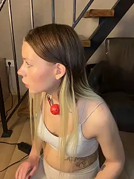 Snapshot of KittyKatyDream chatting on 28, 12, 2024 KittyKatyDream online show from 28, 12, 2024