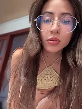 lauravasquez online show from 18, 2, 2025