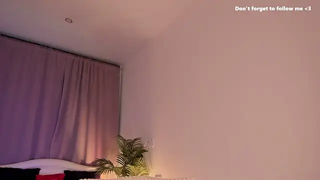 LauraCoy online show from 16, 1, 2025