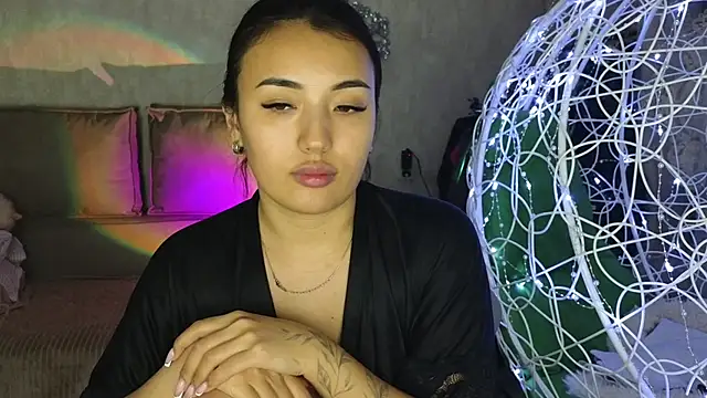 lily  foster online show from 18, 11, 2025