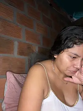 moncerrat luna online show from 4, 2, 2025