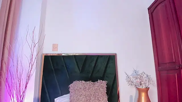 Snapshot of NoraDasilva chatting on 11, 11, 2025 NoraDasilva online show from 11, 11, 2025