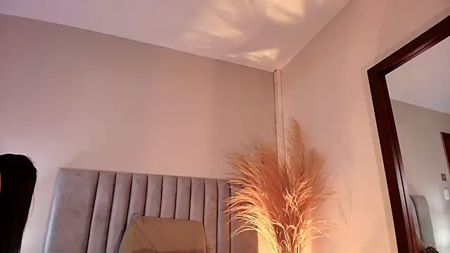 Snapshot of NoraDasilva chatting on 11, 11, 2025 NoraDasilva online show from 11, 11, 2025