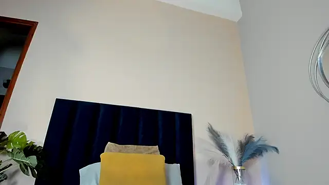 Snapshot of NoraDasilva chatting on 13, 11, 2025 NoraDasilva online show from 13, 11, 2025