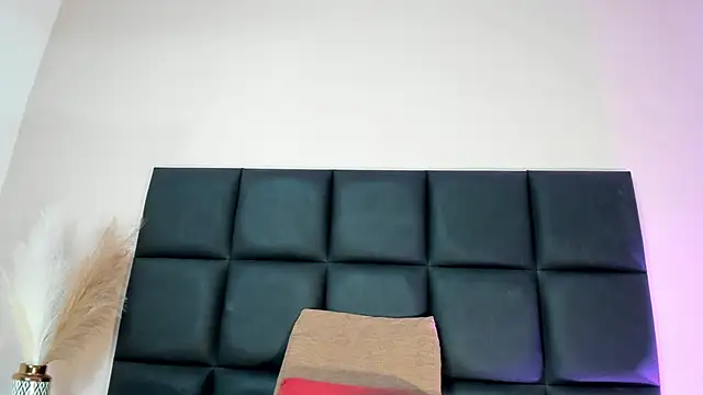 Snapshot of NoraDasilva chatting on 14, 11, 2025 NoraDasilva online show from 14, 11, 2025