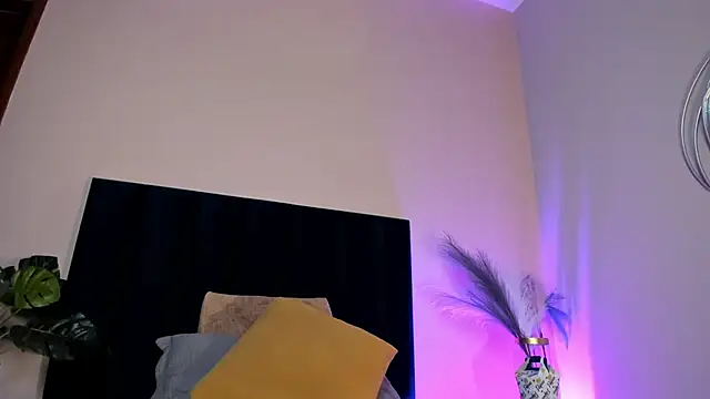 Snapshot of NoraDasilva chatting on 22, 11, 2025 NoraDasilva online show from 22, 11, 2025