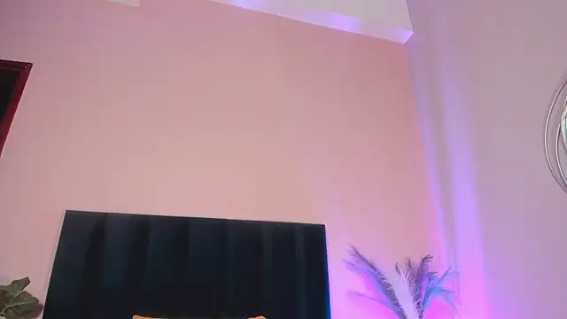 Snapshot of NoraDasilva chatting on 4, 12, 2025 NoraDasilva online show from 4, 12, 2025