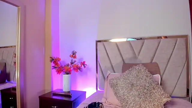 Snapshot of NoraDasilva chatting on 5, 12, 2025 NoraDasilva online show from 5, 12, 2025