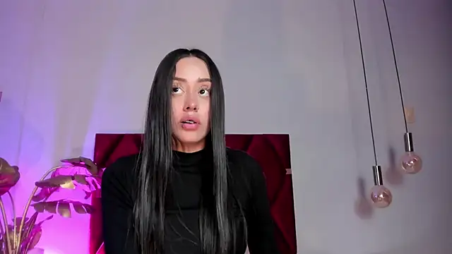 Snapshot of NoraDasilva chatting on 17, 12, 2025 NoraDasilva online show from 17, 12, 2025