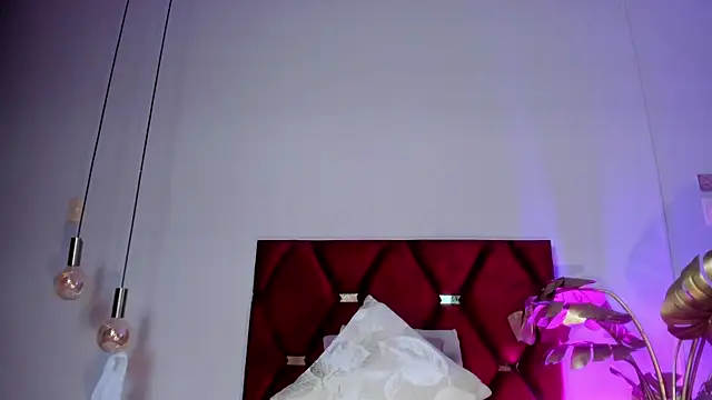 Snapshot of NoraDasilva chatting on 18, 12, 2025 NoraDasilva online show from 18, 12, 2025