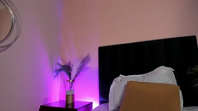 Snapshot of NoraDasilva chatting on 20, 12, 2025 NoraDasilva online show from 20, 12, 2025