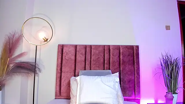 NoraDasilva online show from 11, 4, 2026