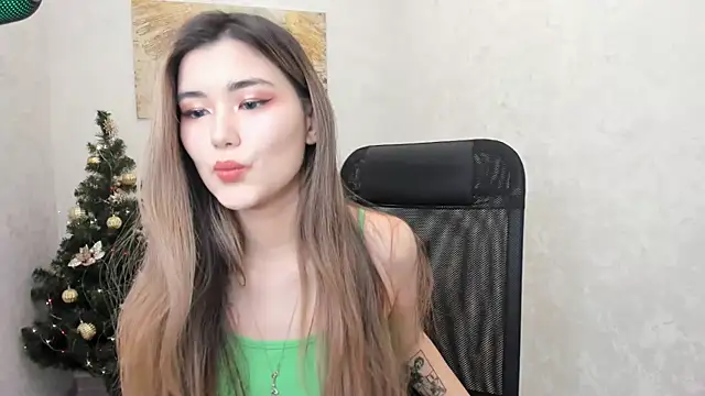 Snapshot of AnneTLi chatting on 21, 12, 2024 AnneTLi online show from 21, 12, 2024