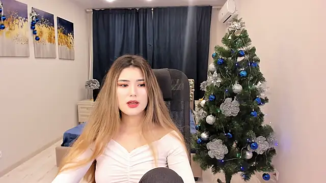 Snapshot of AnneTLi chatting on 30, 12, 2024 AnneTLi online show from 30, 12, 2024