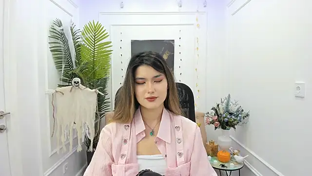 Snapshot of AnneTLi chatting on 16, 10, 2025 AnneTLi online show from 16, 10, 2025