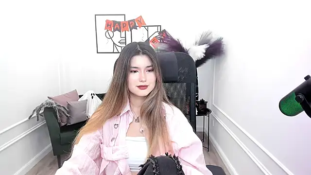 Snapshot of AnneTLi chatting on 22, 10, 2025 AnneTLi online show from 22, 10, 2025