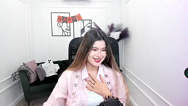 Snapshot of AnneTLi chatting on 24, 10, 2025 AnneTLi online show from 24, 10, 2025