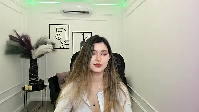 Snapshot of AnneTLi chatting on 21, 11, 2025 AnneTLi online show from 21, 11, 2025