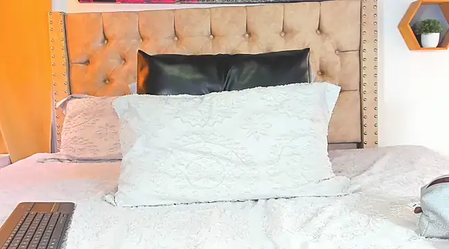 KeryHillson online show from 1, 3, 2025