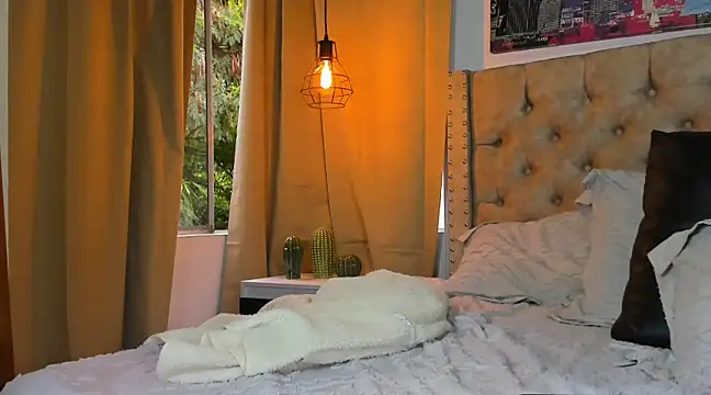 KeryHillson online show from 4, 3, 2025