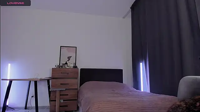 Alice Dias online show from 22, 12, 2024