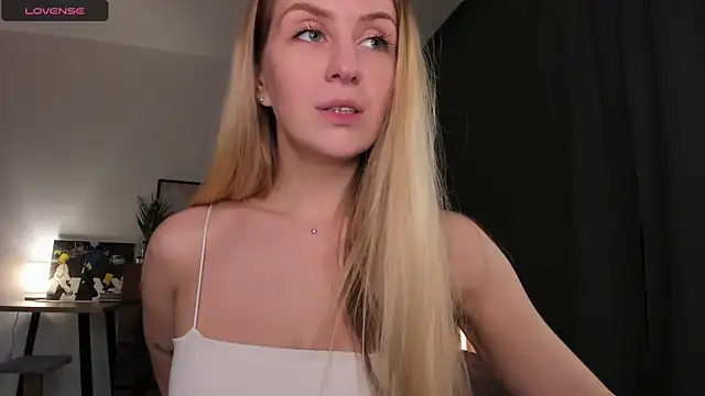 Alice Dias online show from 28, 2, 2025