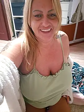 Isabellaa04 online show from 23, 11, 2025