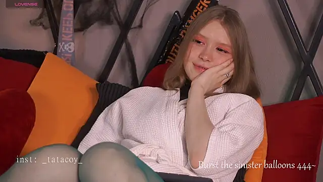 Snapshot of TataCoy chatting on 1, 11, 2025 TataCoy online show from 1, 11, 2025