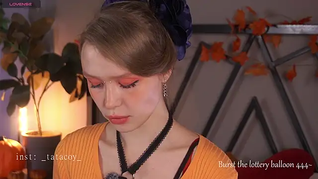 Snapshot of TataCoy chatting on 5, 11, 2025 TataCoy online show from 5, 11, 2025