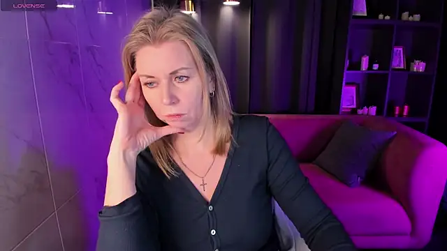 Annie Light online show from 11, 2, 2025