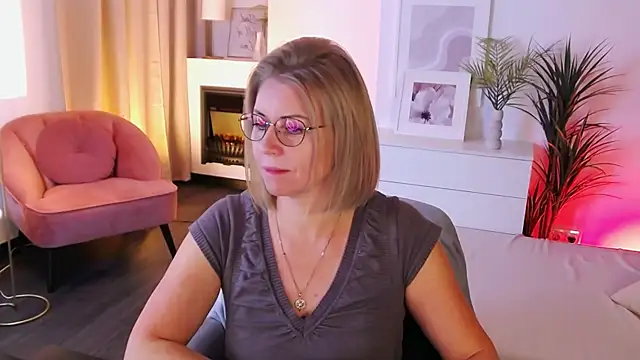 Annie Light online show from 5, 10, 2025