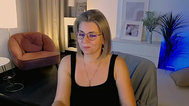 Annie Light online show from 7, 10, 2025